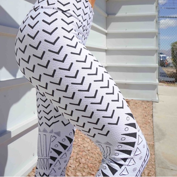 Coco on the go Aztec Leggings - Picture 5 of 7